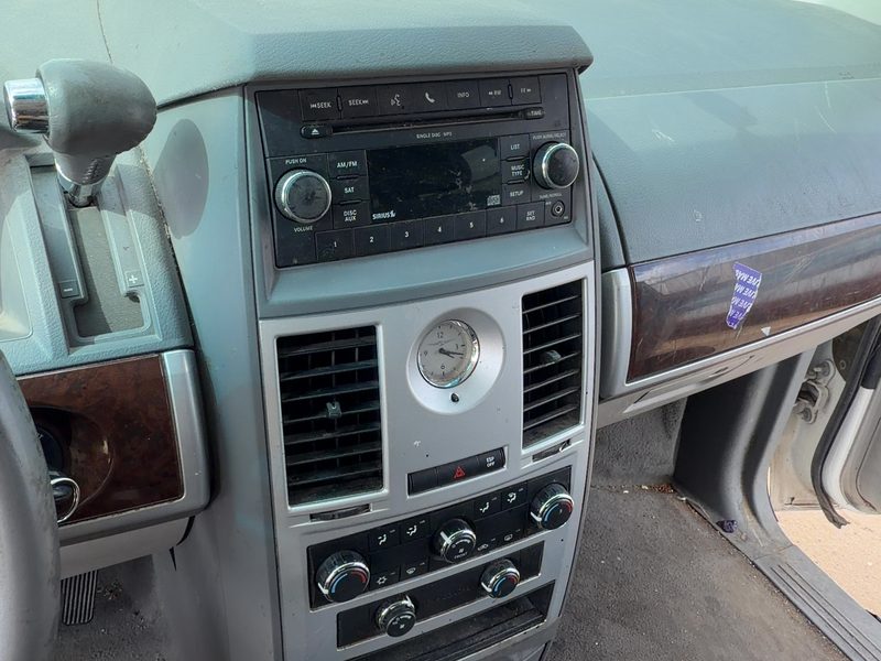 2008-2010 Chrysler Town & Country Dash Panel