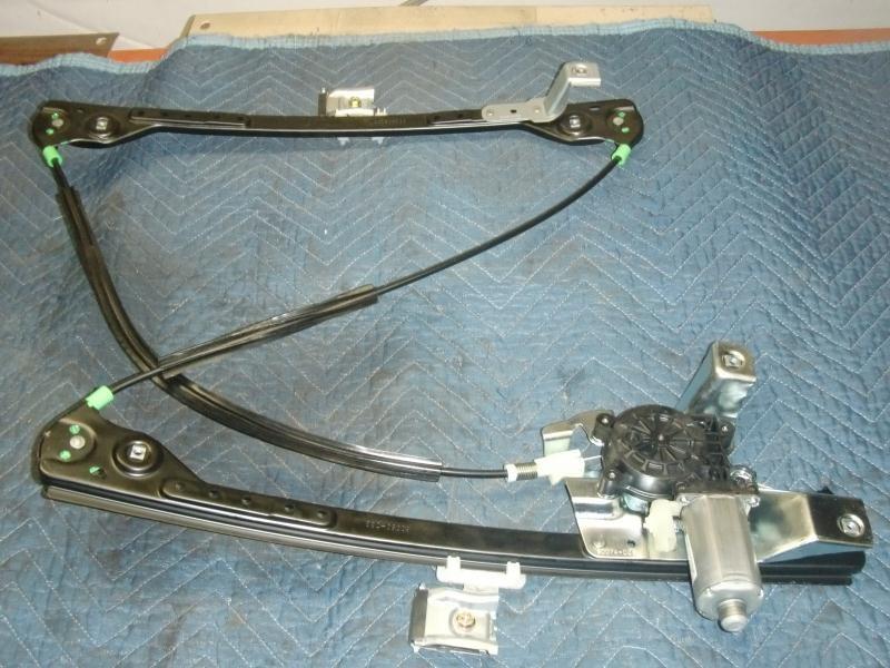 2004-2006 Chrysler Pacifica Front Door Regulator RH