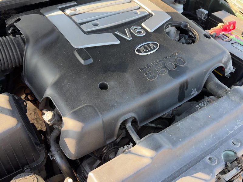 2003-2006 Kia Sorento Engine Cover