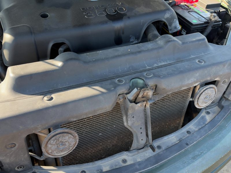 2003-2006 Kia Sorento Radiator Support