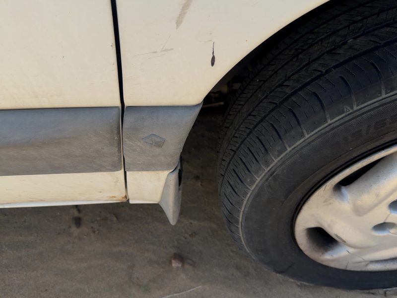 1996-1999 Chrysler Town & Country Fender Moulding RH