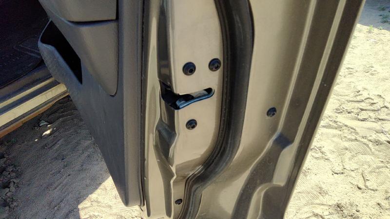 1995-2005 Explorer Front Door Latch RH