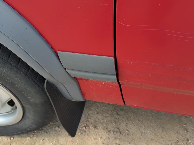 1991 Dodge Dakota (mid-size) Fender Moulding LH