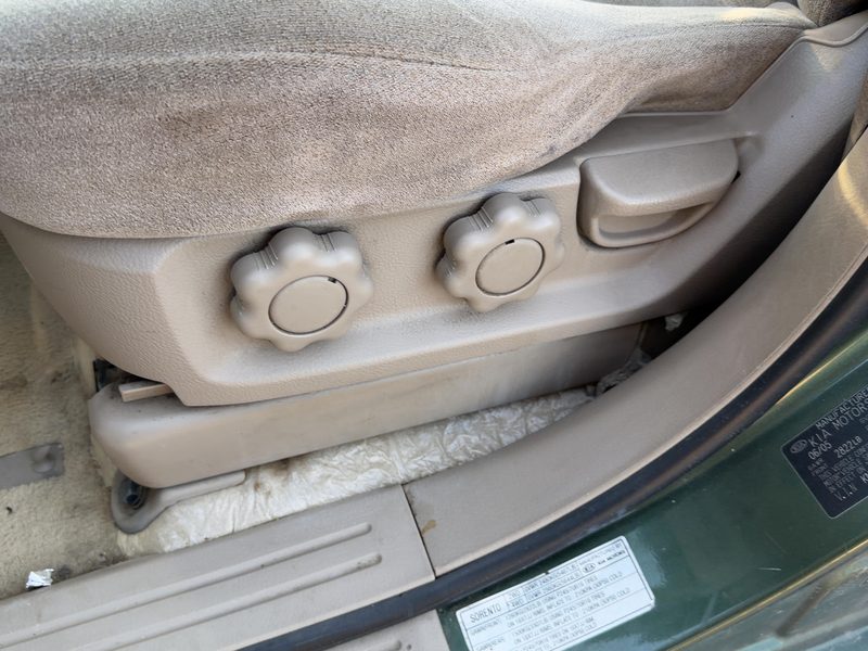 2006 Kia Sorento Seat Track LH
