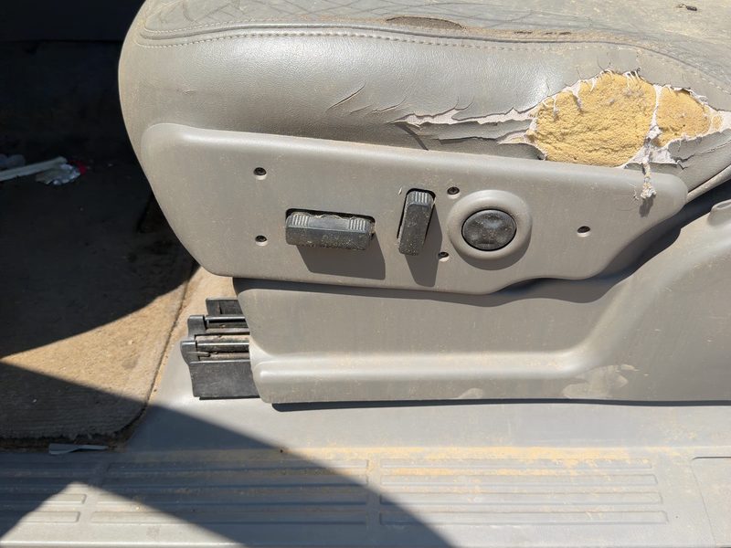2005 Chevy/gmc Suburban 1500 Series Seat Track LH