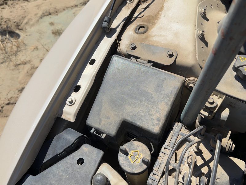 2000-2005 Lincoln LS Engine Fuse Box