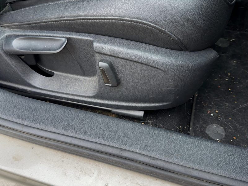 2014 Jetta Except Gli Seat Track RH