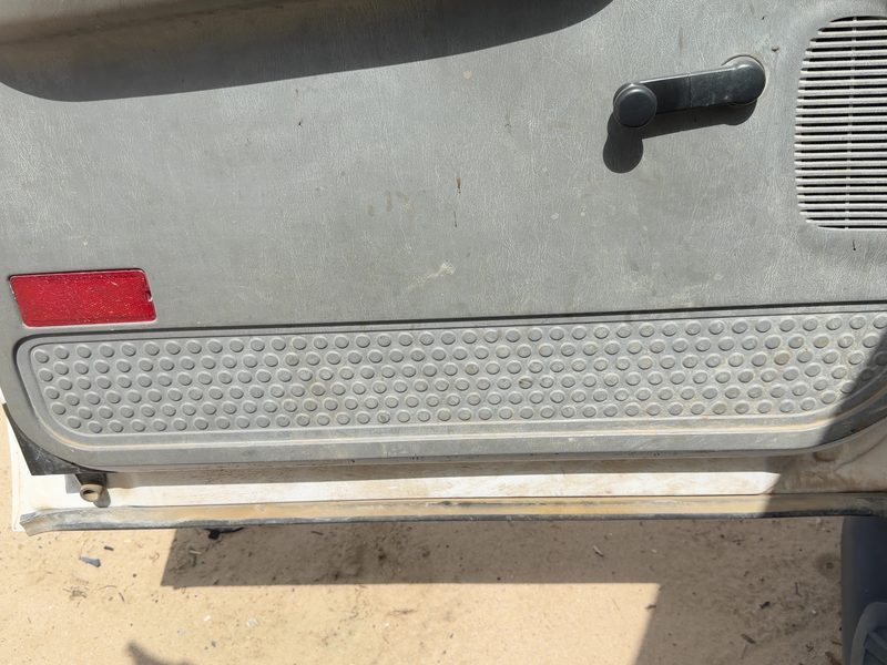 2005-2007 Ford F350 Super Duty Pickup Front Door Trim Panel LH