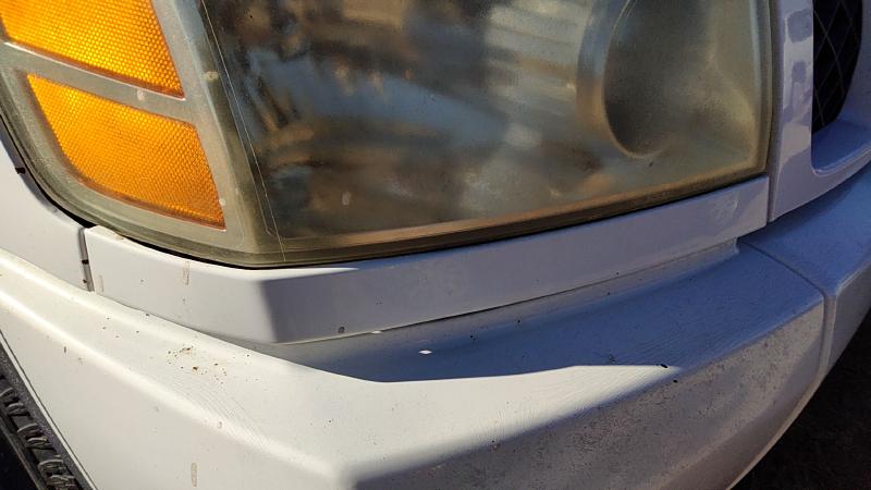 2004 Nissan Titan Fender Moulding RH