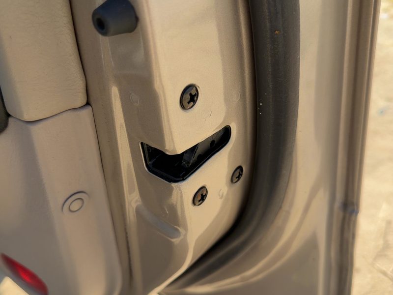 2001-2003 Hyundai Elantra Front Door Latch RH