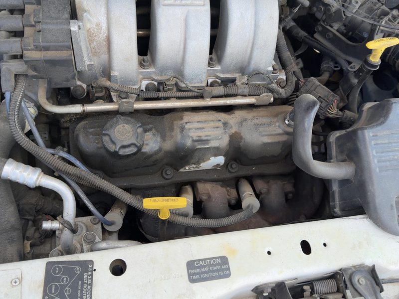 1998-2000 Chrysler Town & Country Cylinder Head