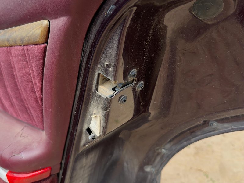 1994 Oldsmobile Eighty-eight (80 & Up) Rear Door Latch RH