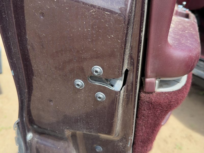 1994 Oldsmobile Eighty-eight (80 & Up) Front Door Latch LH