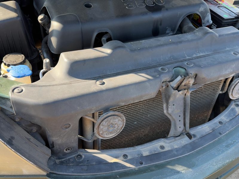 2003-2006 Kia Sorento Radiator Support
