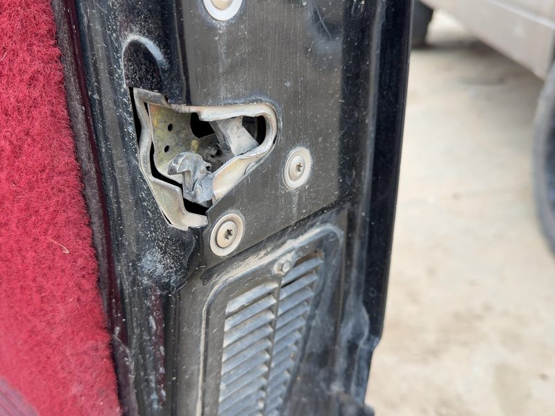 1992-2000 Chevrolet Pickup 1500 Series Front Door Latch RH