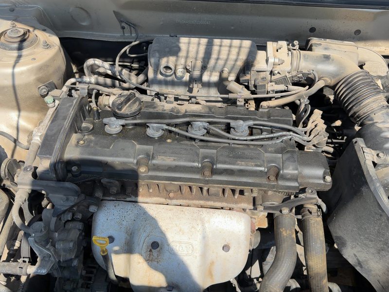 2001-2003 Hyundai Elantra Cylinder Head