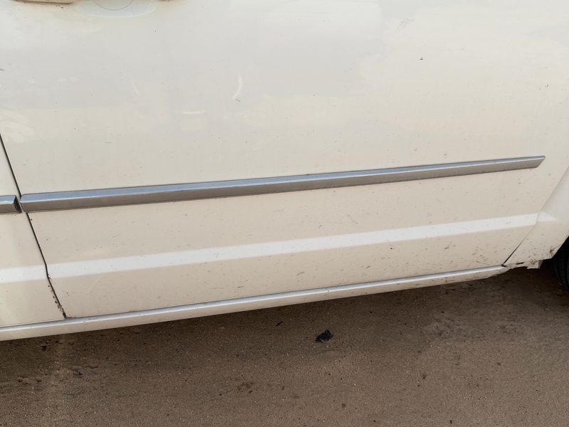2010-2016 Chrysler Town & Country Front Door Moulding RH
