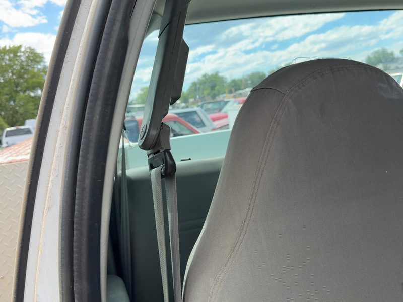 2005 Ford F350 Super Duty Pickup Front Seat Belt RH