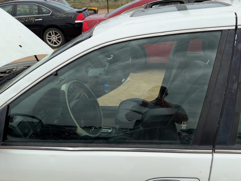 2000-2004 Infiniti I30 Front Door Glass/Window LH