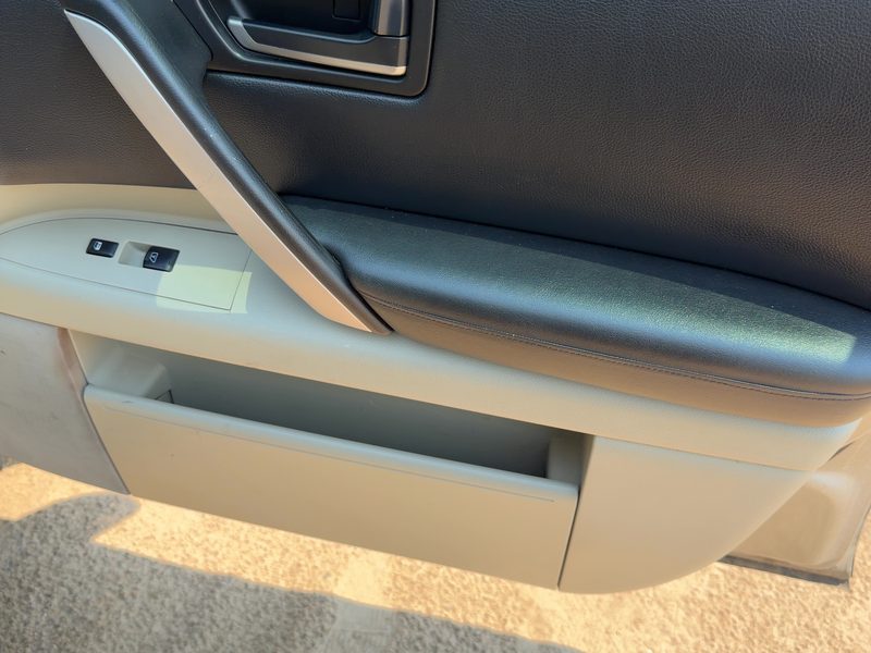 2003-2006 Infiniti FX Series Front Door Trim Panel RH