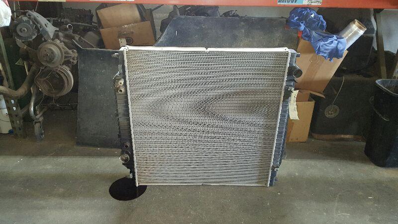 2003-2004 Ford F250 Super Duty Pickup Radiator