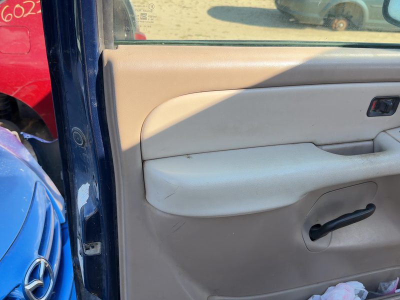 2003-2004 Chevy/gmc Suburban 1500 Series Front Door Trim Panel LH