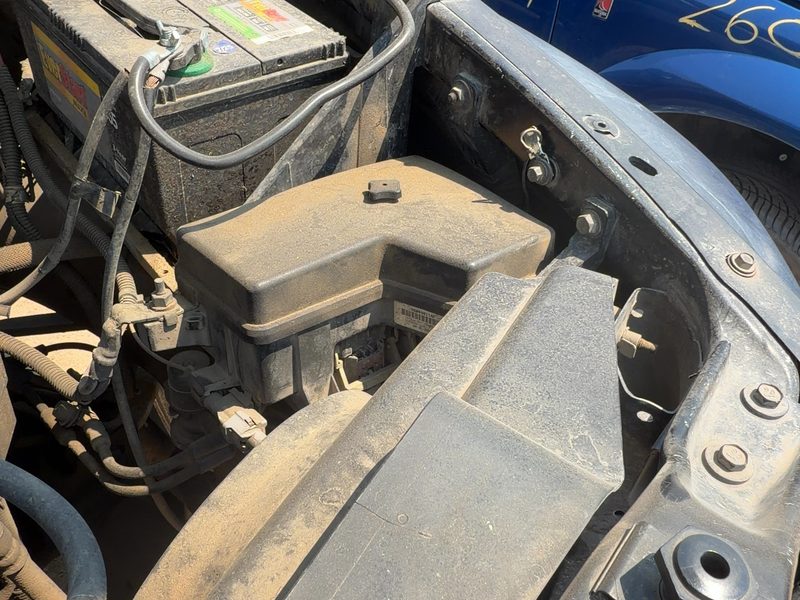 2002-2003 Dodge Ram Pickup 1500 Series Engine Fuse Box