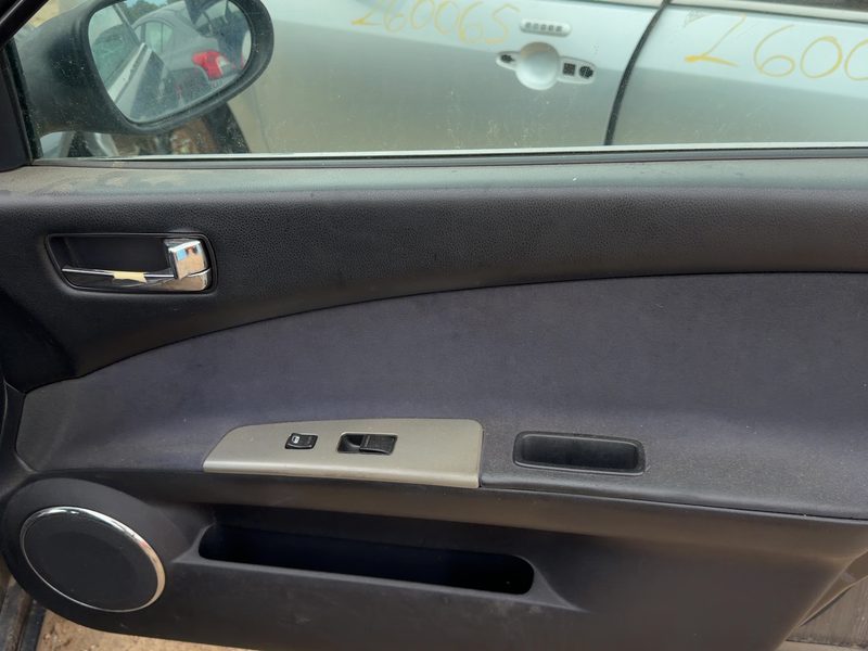 2005-2006 Nissan Altima Front Door Trim Panel RH
