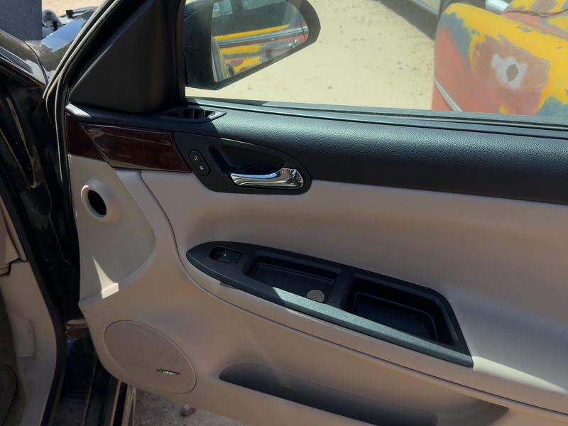 2009-2011 Chevrolet Impala (80 & Up) Front Door Trim Panel RH