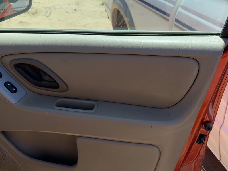 2005-2006 Ford Escape Front Door Trim Panel RH