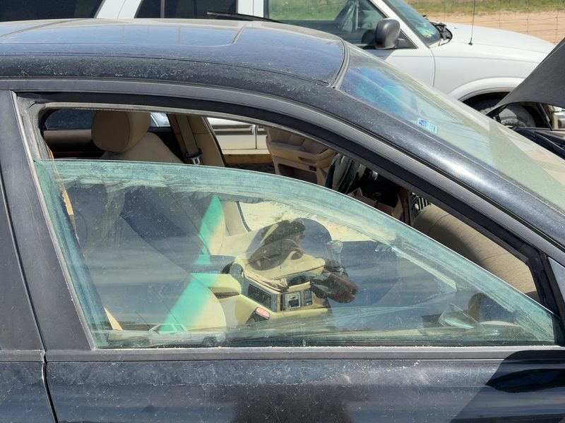 1997-2003 BMW 530i Front Door Glass/Window RH