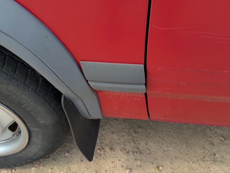 1991 Dodge Dakota (mid-size) Fender Moulding LH