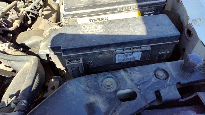 2005-2007 Jeep Liberty Engine Fuse Box