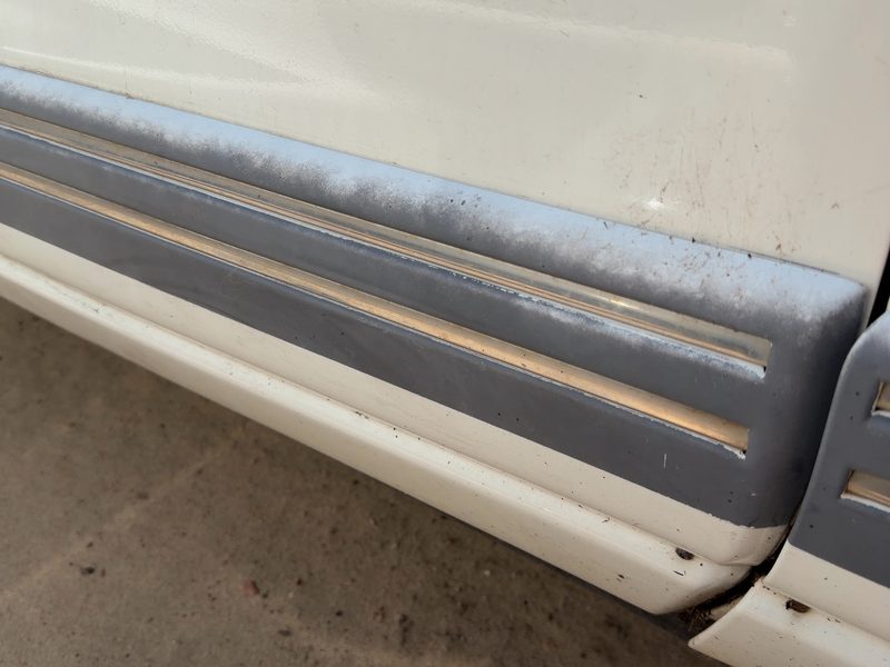 1993 Oldsmobile Eighty-eight (80 & Up) Front Door Moulding RH
