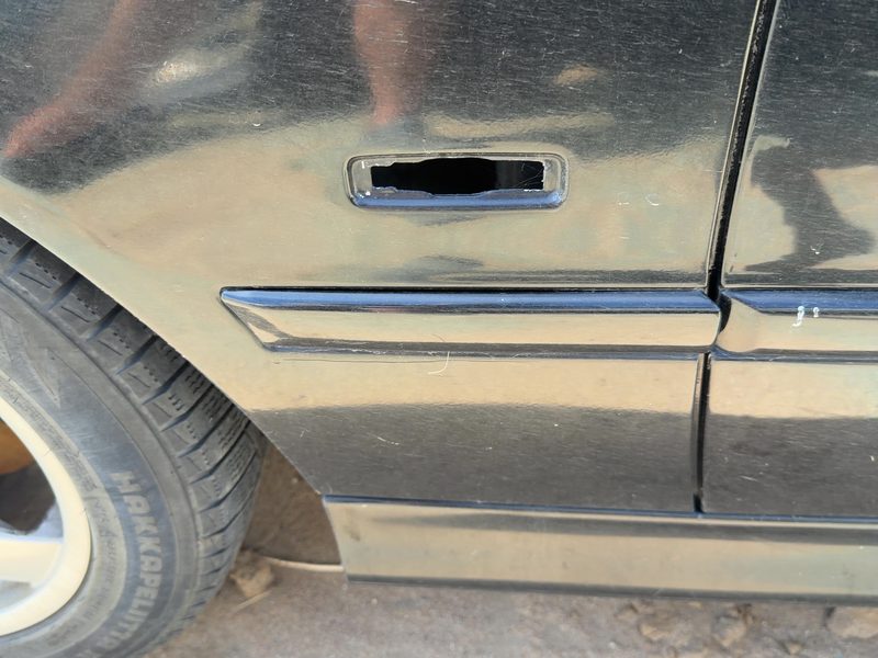 1997-2003 BMW 530i Fender Moulding LH