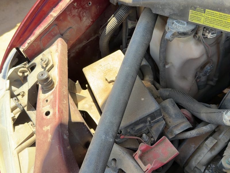 2002-2005 Chevrolet Venture Engine Fuse Box