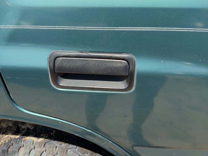 1995 Isuzu Rodeo Outside Door Handle RH