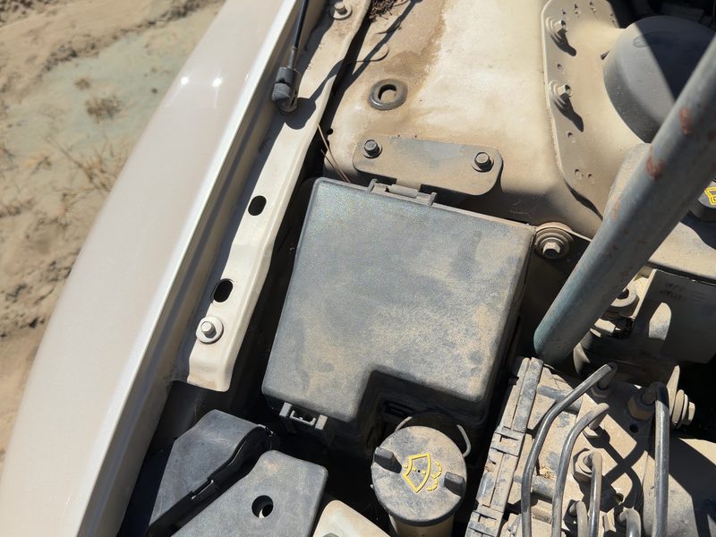 2000-2005 Lincoln LS Engine Fuse Box