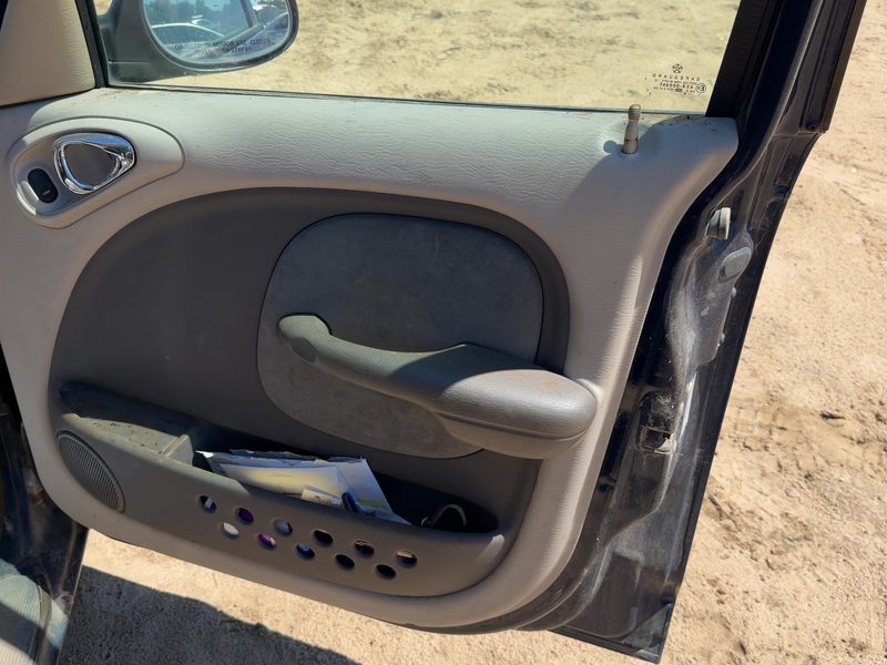 2001-2002 Pt Cruiser Front Door Trim Panel RH