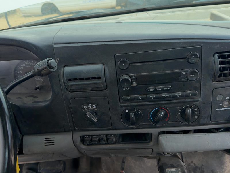2005-2007 Ford F350 Super Duty Pickup Dash Panel