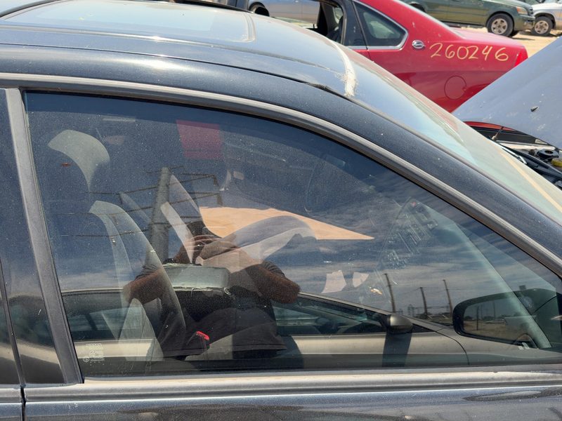 1995-1999 Nissan Maxima Front Door Glass/Window RH