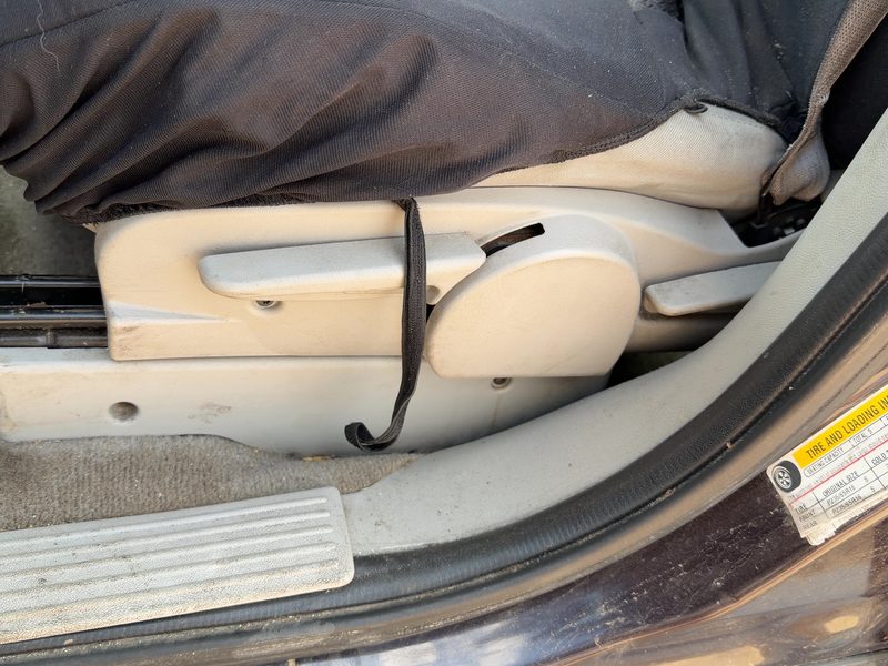 2006 Chevrolet Equinox Seat Track LH