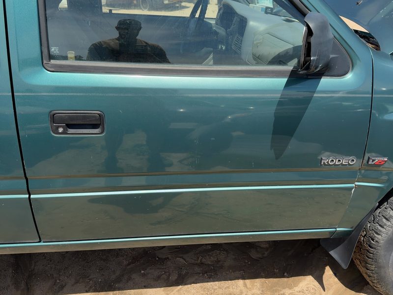 1995-1997 Isuzu Rodeo Front Door RH