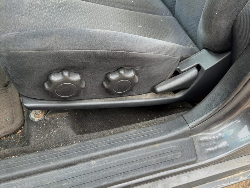 2005 Nissan Altima Seat Track LH