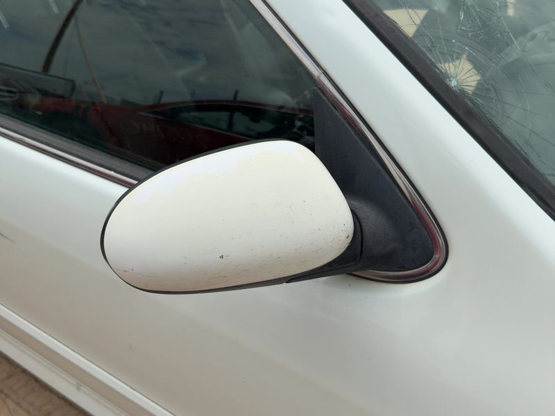 2000 Infiniti I30 Door Mirror RH