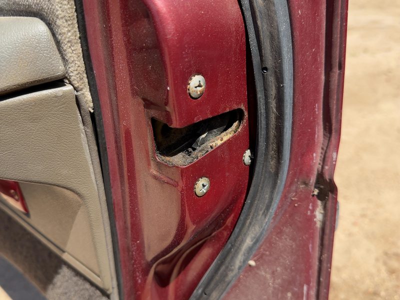 1987 Nissan Maxima Front Door Latch RH