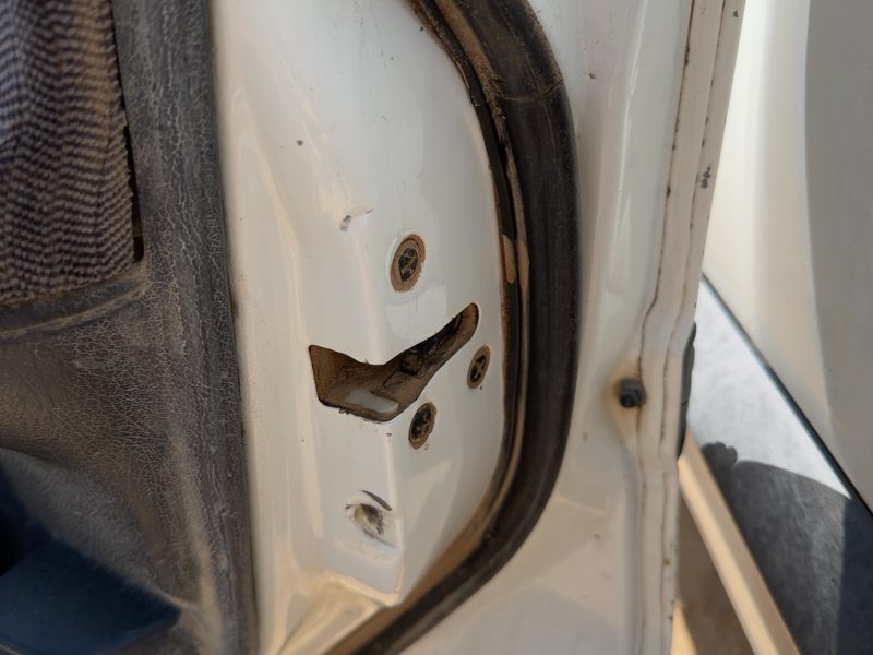 1994 Subaru Legacy/ Outback Front Door Latch RH