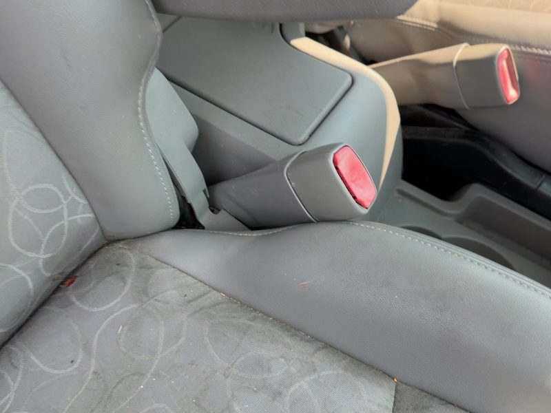 2004-2005 Saturn Vue Front Seat Belt RH