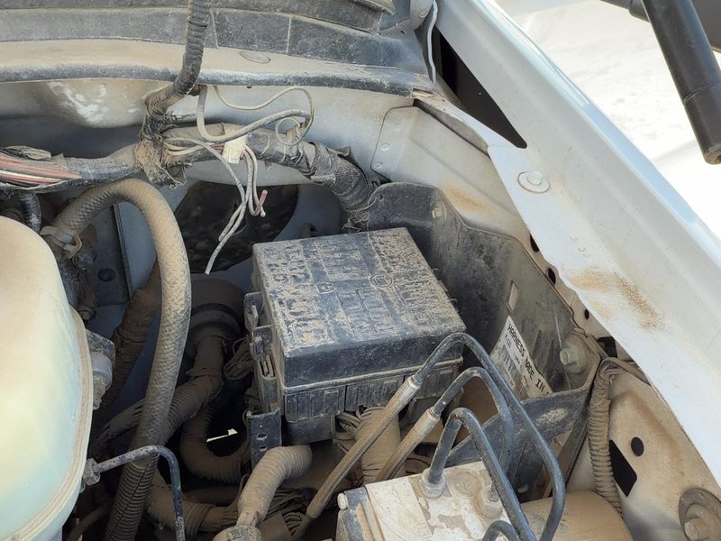 2005-2007 Ford F350 Super Duty Pickup Engine Fuse Box