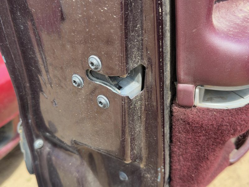 1994 Oldsmobile Eighty-eight (80 & Up) Front Door Latch LH